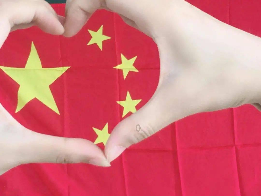 铁笼中的小鹿逃脱